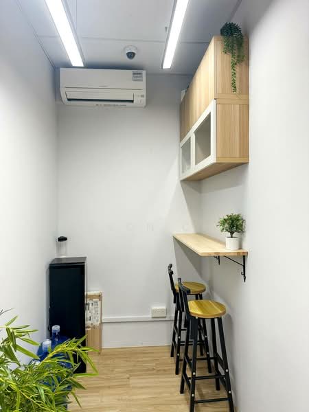 Office with Window at J Connect, 134 Jurong Gateway Rd, 100 sqft, Office For Rent, by Jayson Chan, 500224673 - Interior - CommercialGuru.com.sg
