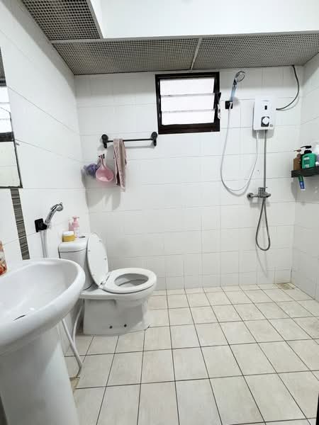 333C Yishun Street 31, 333C Yishun Street 31, 3 Bedrooms, 990 sqft, HDB Flat For Sale, by Rusydi Yusoff, 500224675 - Bathroom - PropertyGuru.com.sg