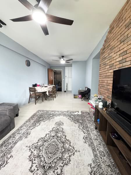 333C Yishun Street 31, 333C Yishun Street 31, 3 Bedrooms, 990 sqft, HDB Flat For Sale, by Rusydi Yusoff, 500224675 - Living Room - PropertyGuru.com.sg