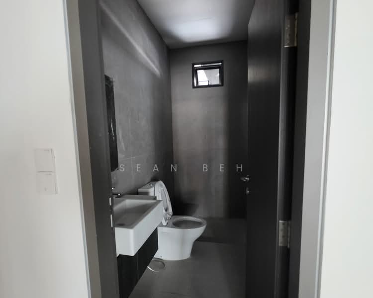 Newly Renovated Commercial Shophouse for rent!, 591 Serangoon Road, Farrer Park / Serangoon Rd, 1,187 sqft, Shop / Shophouse For Rent, by Sean Beh, 500224710 - Bathroom - CommercialGuru.com.sg