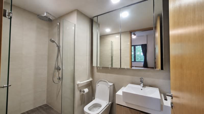 Thomson Three, 21 Bright Hill Drive, 2 Bedrooms, 883 sqft, Condominium For Sale, by Lim Weili, 500224725 - Bathroom - PropertyGuru.com.sg
