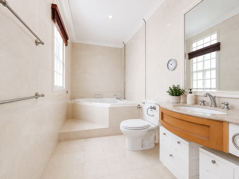 Holland Grove View, , 5 Bedrooms, 3,500 sqft, Semi-Detached House For Rent, by Lim Zhao Xuan, 500224733 - Master Bathroom - PropertyGuru.com.sg