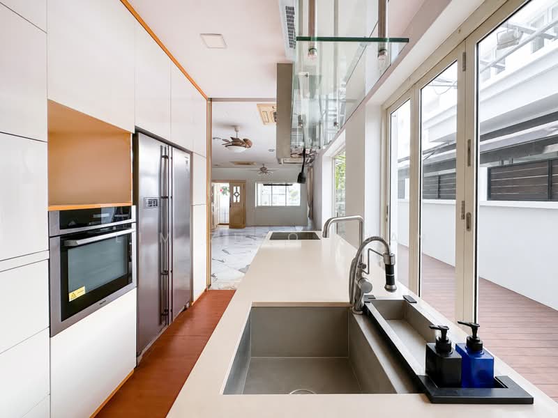 Holland Grove View, , 5 Bedrooms, 3,500 sqft, Semi-Detached House For Rent, by Lim Zhao Xuan, 500224733 - Dry Kitchen - PropertyGuru.com.sg