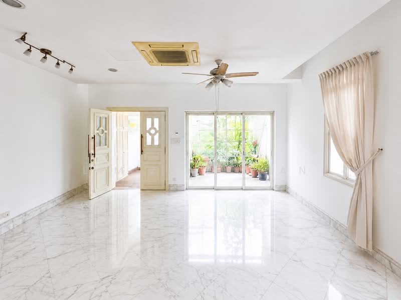 Holland Grove View, , 5 Bedrooms, 3,500 sqft, Semi-Detached House For Rent, by Lim Zhao Xuan, 500224733 - Living Room - PropertyGuru.com.sg