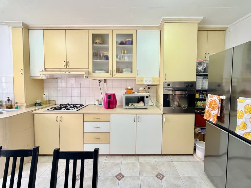 215 Tampines Street 23, 215 Tampines Street 23, 2 Bedrooms, 721 sqft, HDB Flat For Sale, by Kennedy Yong, 500224749 - Kitchen - PropertyGuru.com.sg