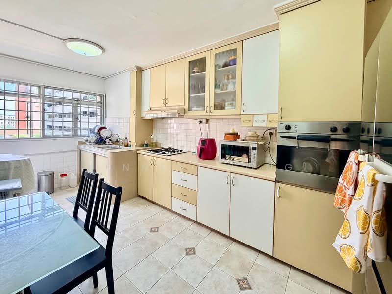 215 Tampines Street 23, 215 Tampines Street 23, 2 Bedrooms, 721 sqft, HDB Flat For Sale, by Kennedy Yong, 500224749 - Kitchen - PropertyGuru.com.sg