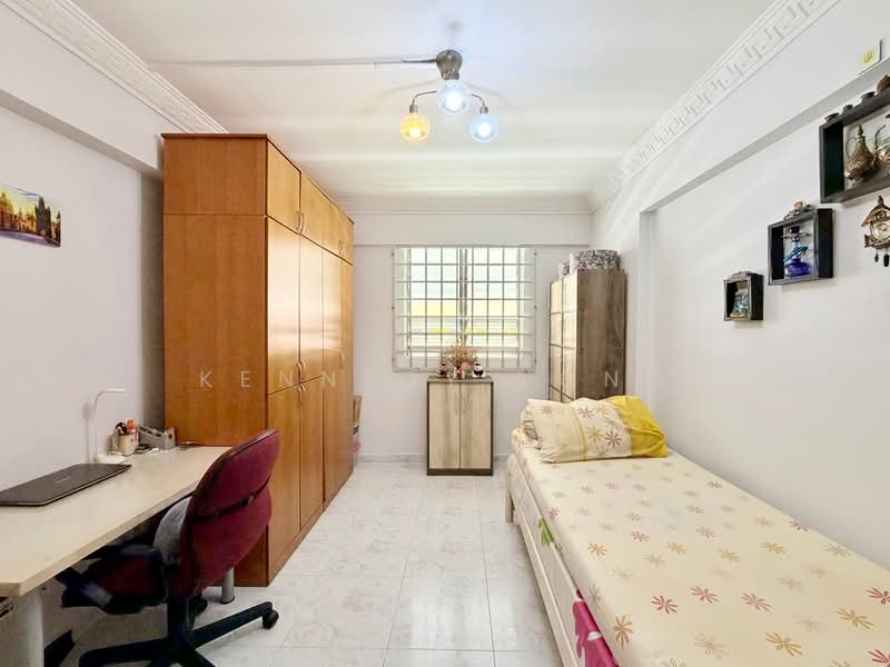 215 Tampines Street 23, 215 Tampines Street 23, 2 Bedrooms, 721 sqft, HDB Flat For Sale, by Kennedy Yong, 500224749 - Bedroom - PropertyGuru.com.sg