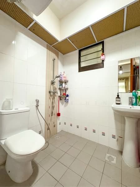 933A Hougang Avenue 9, 933A Hougang Avenue 9, 3 Bedrooms, 990 sqft, HDB Flat For Sale, by Queenie Heng, 500224771 - MBR ensuite - PropertyGuru.com.sg