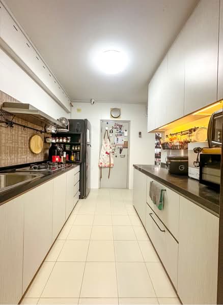 933A Hougang Avenue 9, 933A Hougang Avenue 9, 3 Bedrooms, 990 sqft, HDB Flat For Sale, by Queenie Heng, 500224771 - Kitchen - PropertyGuru.com.sg