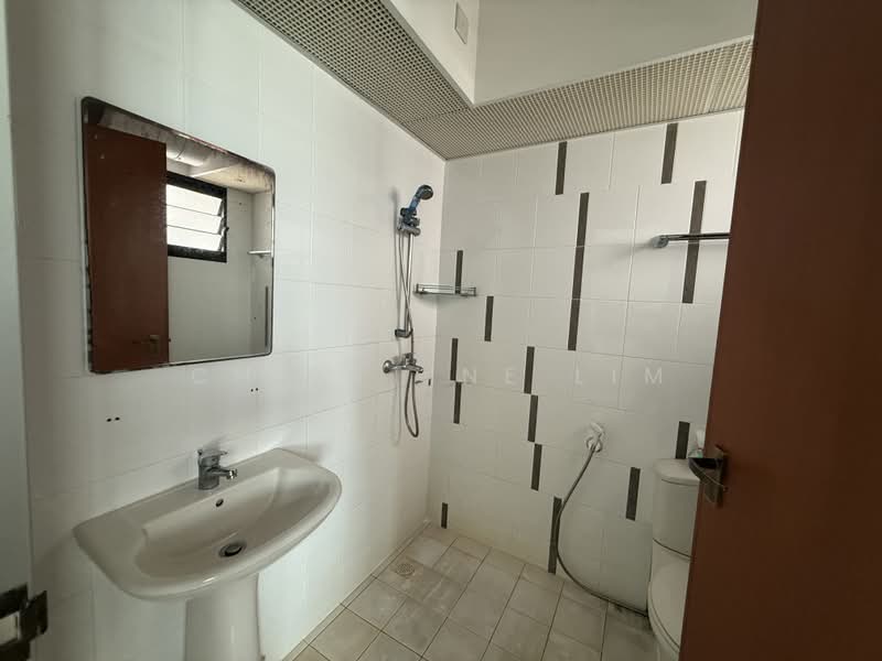 487 Admiralty Link, 487 Admiralty Link, 3 Bedrooms, 979 sqft, HDB Flat For Rent, by Christine Lim, 500224773 - Bathroom - PropertyGuru.com.sg