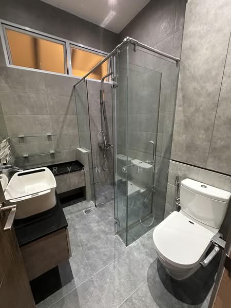 Seletar Hills Estate, Seletar Hills Drive, 5 Bedrooms, 2,600 sqft, Semi-Detached House For Rent, by Ryan Chua, 500224780 - Bathroom - PropertyGuru.com.sg