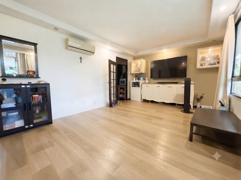 328 Serangoon Avenue 3, 328 Serangoon Avenue 3, 3 Bedrooms, 904 sqft, HDB Flat For Sale, by Shawn Sim, 500224794 - Living Room - PropertyGuru.com.sg