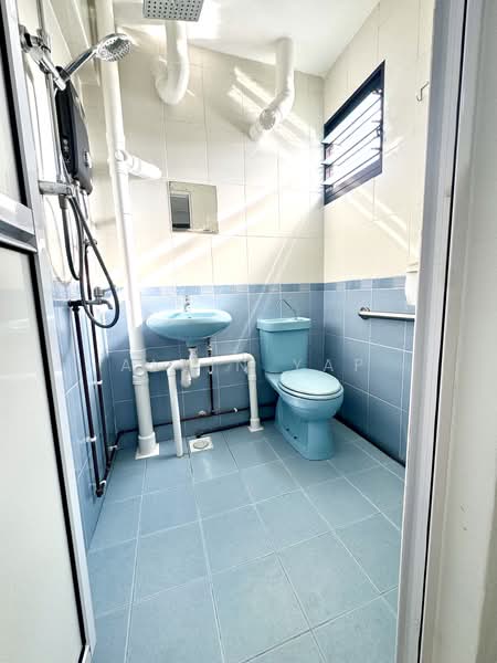 751 Yishun Street 72, 751 Yishun Street 72, Room Rental, 200 sqft, HDB Flat For Rent, by Alvin Yap, 500224795 - Bathroom - PropertyGuru.com.sg