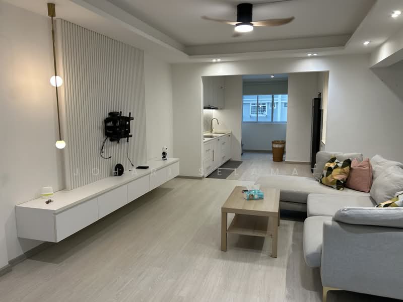 Blk 868 Tampines, Street 83, 4 Bedrooms, 1,302 sqft, HDB Flat For Rent, by Johari Selamat, 500224804 - Living Room - PropertyGuru.com.sg