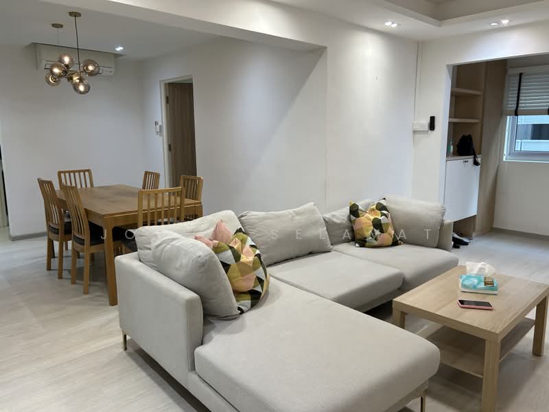 Blk 868 Tampines, Street 83, 4 Bedrooms, 1,302 sqft, HDB Flat For Rent, by Johari Selamat, 500224804 - Living Room - PropertyGuru.com.sg