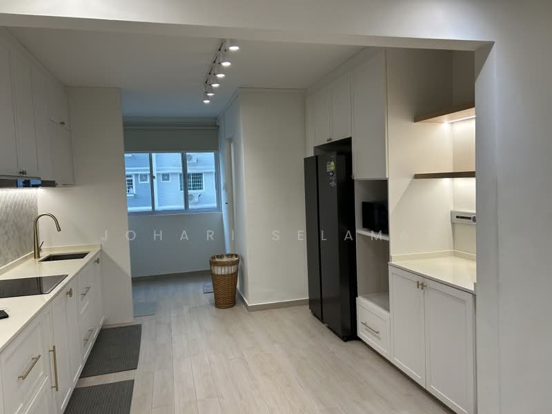 Blk 868 Tampines, Street 83, 4 Bedrooms, 1,302 sqft, HDB Flat For Rent, by Johari Selamat, 500224804 - Kitchen - PropertyGuru.com.sg
