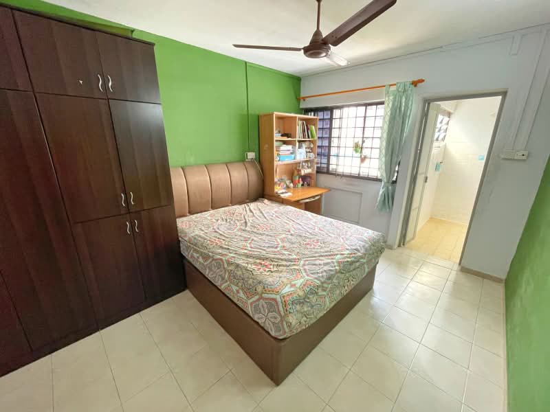 449 Jurong West Street 42, 449 Jurong West Street 42, 2 Bedrooms, 796 sqft, HDB Flat For Sale, by Kumar N, 500224807 - Bedroom - PropertyGuru.com.sg