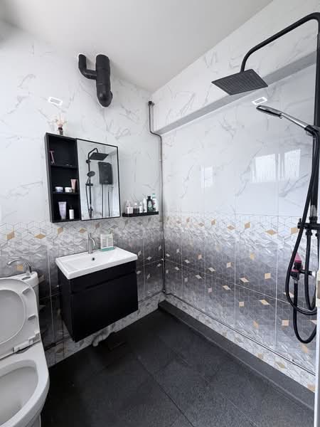 276 Yishun Street 22, 276 Yishun Street 22, 3 Bedrooms, 904 sqft, HDB Flat For Sale, by Nizam AR, 500224811 - Bathroom - PropertyGuru.com.sg