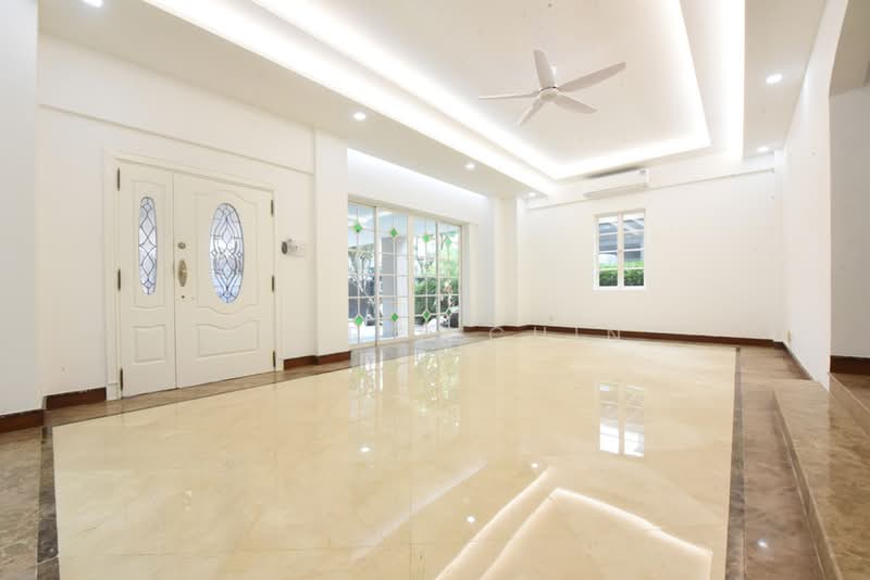 Gentle Villas, Gentle Drive, 5 Bedrooms, 7,382 sqft, Detached House For Rent, by Carrie Chin, 500224812 - Entrance - PropertyGuru.com.sg