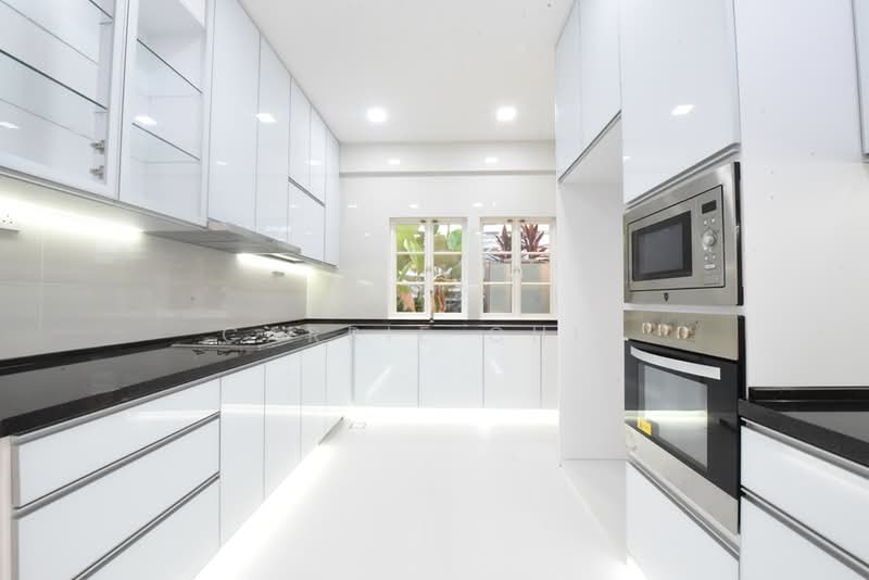 Gentle Villas, Gentle Drive, 5 Bedrooms, 7,382 sqft, Detached House For Rent, by Carrie Chin, 500224812 - Kitchen - PropertyGuru.com.sg