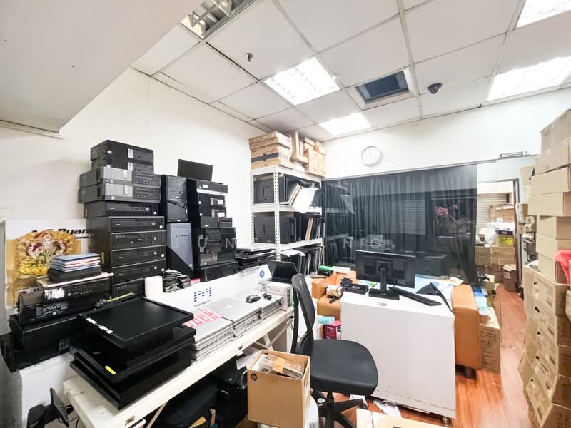 Sim Lim Square, 1 Rochor Canal Road, 366 sqft, Other Retail For Rent, by June Ling, 500224813 - Interior - CommercialGuru.com.sg