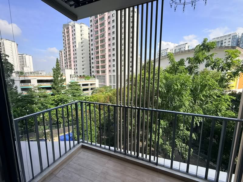 River Isles, 62 Edgedale Plains, 3 Bedrooms, 893 sqft, Condominium For Sale, by Stewart Lim, 500224814 - Balcony - PropertyGuru.com.sg