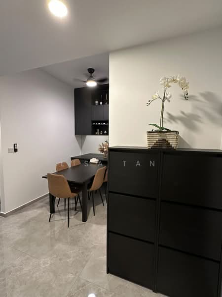 Mayfair Gardens, 8 Rifle Range Road, 1 Bedroom, 581 sqft, Condominium For Sale, by Lisa Tan, 500224817 - Dining Room - PropertyGuru.com.sg
