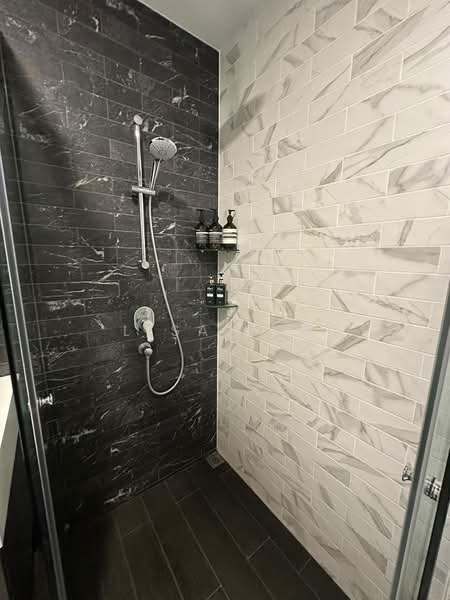 Mayfair Gardens, 8 Rifle Range Road, 1 Bedroom, 581 sqft, Condominium For Sale, by Lisa Tan, 500224817 - Bathroom - PropertyGuru.com.sg