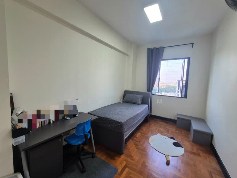 Regent Heights, 56 Bukit Batok East Avenue 5, 2 Bedrooms, 1,023 sqft, Condominium For Sale, by Kelvin Lim, 500224825 - Bedroom - PropertyGuru.com.sg