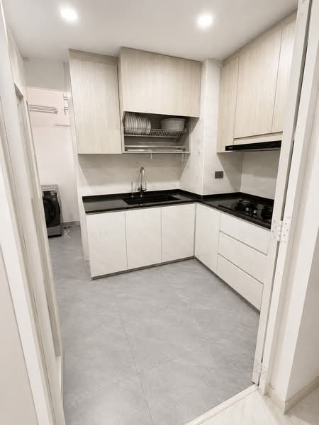 Beacon Heights, 8 Mar Thoma Road, 2 Bedrooms, 894 sqft, Condominium For Sale, by Kim Wah Ng, 500224827 - Kitchen - PropertyGuru.com.sg