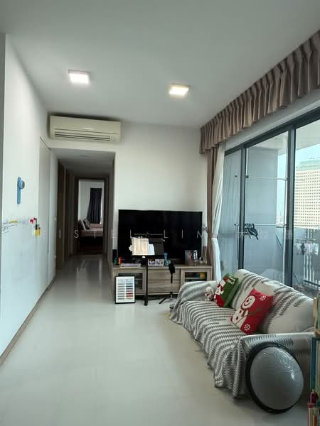 J Gateway, 2 Gateway Drive, 4 Bedrooms, 1,206 sqft, Condominium For Rent, by Cristel Lim 林妏珊, 500224836 - Living Room - PropertyGuru.com.sg
