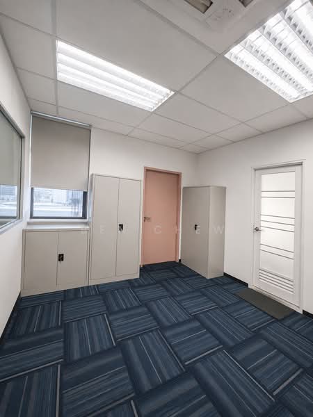 Tradehub 21, 18 Boon Lay Way, 1,722 sqft, Light Industrial (B1) For Sale, by Ben Chew, 500224848 - Interior - CommercialGuru.com.sg