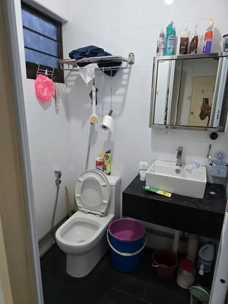 136 Bukit Batok West Avenue 6, 136 Bukit Batok West Avenue 6, 2 Bedrooms, 753 sqft, HDB Flat For Rent, by Wai Keong, 500224853 - Bathroom - PropertyGuru.com.sg