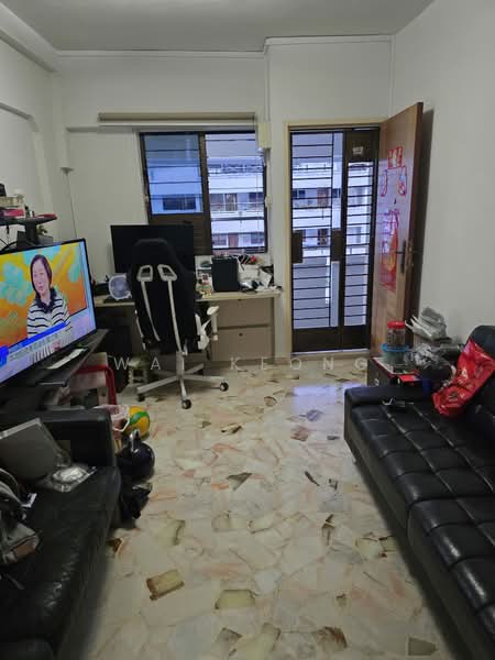 136 Bukit Batok West Avenue 6, 136 Bukit Batok West Avenue 6, 2 Bedrooms, 753 sqft, HDB Flat For Rent, by Wai Keong, 500224853 - Living Room - PropertyGuru.com.sg