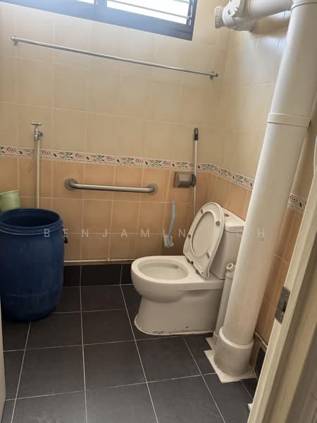 33 Bedok South Avenue 2, 33 Bedok South Avenue 2, 3 Bedrooms, 786 sqft, HDB Flat For Sale, by Benjamin Goh, 500224855 - Bathroom - PropertyGuru.com.sg
