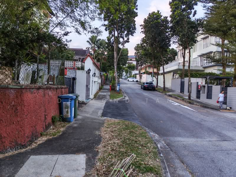 1km to CHIJ, Cashew MRT, $1,590psf, 2 garden, , 3 Bedrooms, 2,000 sqft, Semi-Detached House For Sale, by Desmond Tan, 500224877 - Exterior - PropertyGuru.com.sg
