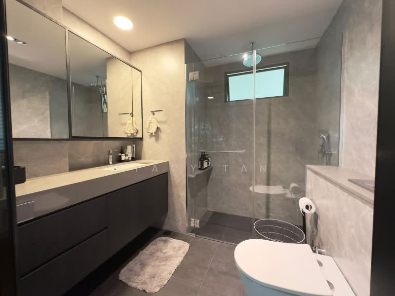 Palm Gardens, 2E Hong San Walk, 3 Bedrooms, 1,205 sqft, Condominium For Sale, by Stacy Tan, 500224886 - Bathroom - PropertyGuru.com.sg