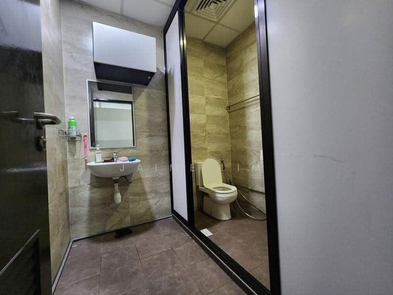Win5 @ Yishun, 15 Yishun Industrial Street 1, Sembawang / Yishun, 3,154 sqft, Light Industrial (B1) For Sale, by Jaime Lim, 500224888 - #01-05 level 1 toilet - CommercialGuru.com.sg