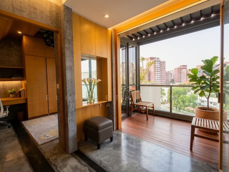 Stratum, 90 Elias Road, 4 Bedrooms, 1,765 sqft, Condominium For Sale, by Elisabeth 吕秀恩, 500224898 - walk in wardrobe & vanity - PropertyGuru.com.sg
