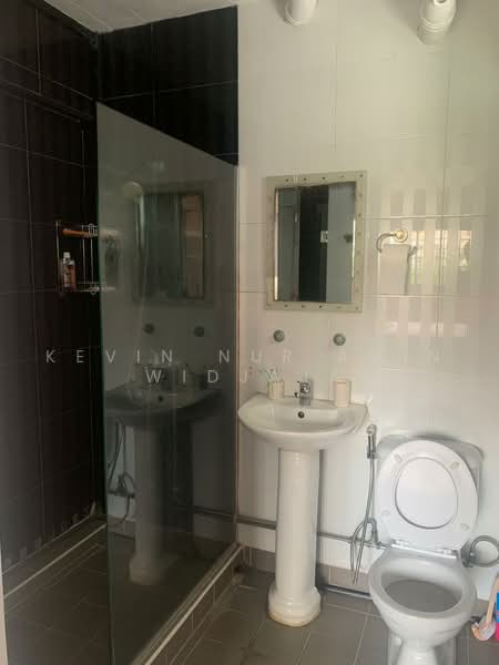 115 Bukit Batok West Avenue 6, 115 Bukit Batok West Avenue 6, 3 Bedrooms, 1,421 sqft, HDB Flat For Sale, by Kevin Nur Amin Widjaja, 500224925 - Bathroom - PropertyGuru.com.sg
