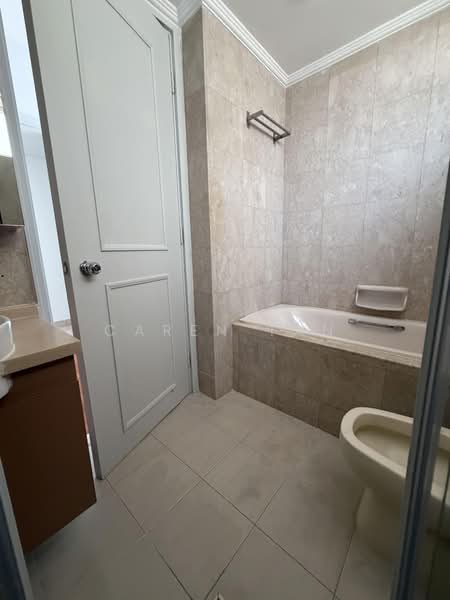 Oleander Towers, 911 Lorong 1 Toa Payoh, Room Rental, 180 sqft, Apartment For Rent, by Caren Tan, 500224929 - Master attached Bathroom - PropertyGuru.com.sg