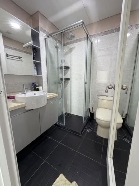 Oleander Towers, 911 Lorong 1 Toa Payoh, Room Rental, 180 sqft, Apartment For Rent, by Caren Tan, 500224929 - Common Bathroom - PropertyGuru.com.sg