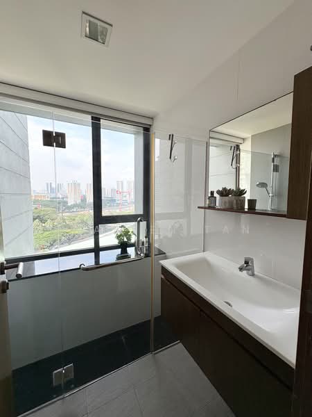 Casa Fortuna, Ah Hood Road, 2 Bedrooms, 1,076 sqft, Condominium For Sale, by Shareen Tan, 500224931 - Bathroom - PropertyGuru.com.sg