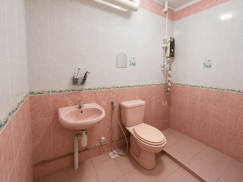 897C Woodlands Drive 50, 897C Woodlands Drive 50, 3 Bedrooms, 1,270 sqft, HDB Flat For Sale, by Dennis Lim, 500224935 - Bathroom - PropertyGuru.com.sg