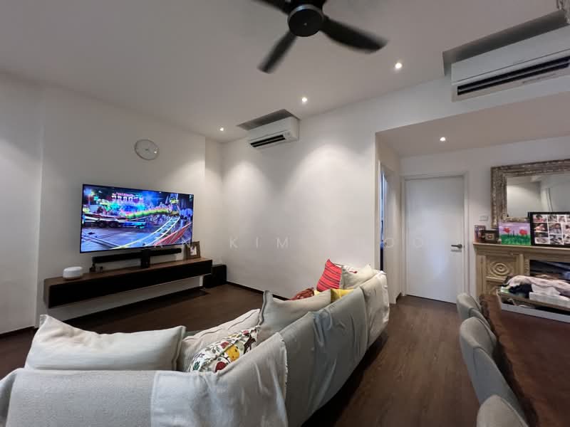 Sin Ming Plaza, 2 Sin Ming Road, 2 Bedrooms, 1,055 sqft, Apartment For Sale, by Tan Kim Choo, 500224937 - Living Room - PropertyGuru.com.sg