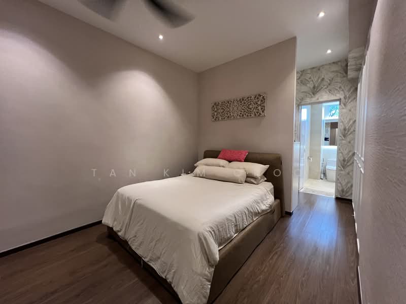 Sin Ming Plaza, 2 Sin Ming Road, 2 Bedrooms, 1,055 sqft, Apartment For Sale, by Tan Kim Choo, 500224937 - Master Bedroom - PropertyGuru.com.sg