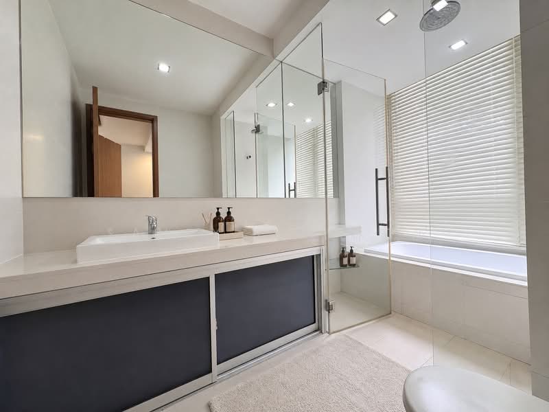 The Sea View, 37 Amber Road, 3 Bedrooms, 1,410 sqft, Condominium For Rent, by Sandy Lim 林莎莎, 500224946 - Master Bathroom - PropertyGuru.com.sg