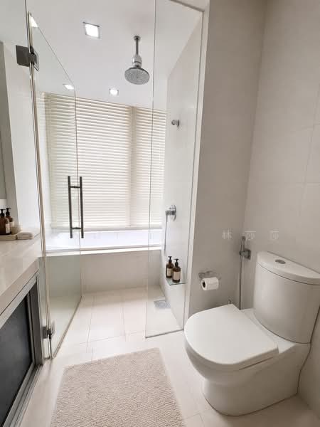 The Sea View, 37 Amber Road, 3 Bedrooms, 1,410 sqft, Condominium For Rent, by Sandy Lim 林莎莎, 500224946 - Master Bathroom - PropertyGuru.com.sg
