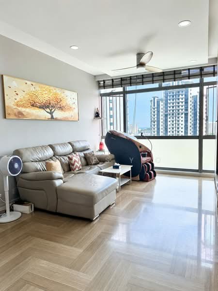 Hillview Regency, 28 Bukit Batok East Avenue 2, 3 Bedrooms, 1,109 sqft, Condominium For Sale, by James Yeo, 500224950 - Living Room - PropertyGuru.com.sg