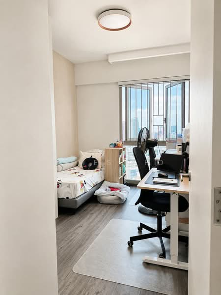 Hillview Regency, 28 Bukit Batok East Avenue 2, 3 Bedrooms, 1,109 sqft, Condominium For Sale, by James Yeo, 500224950 - Bedroom - PropertyGuru.com.sg